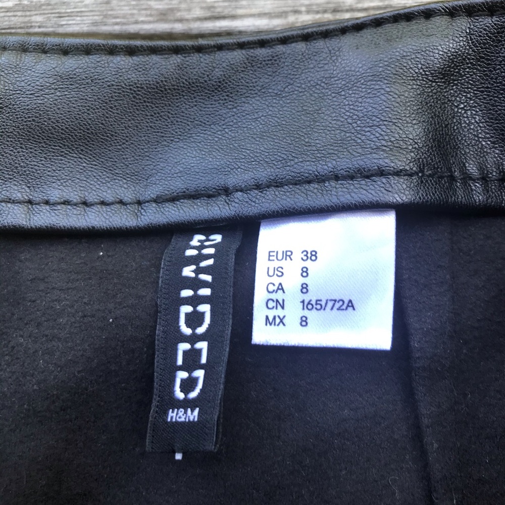 Divided faux leather skirt - Picture 2 of 3